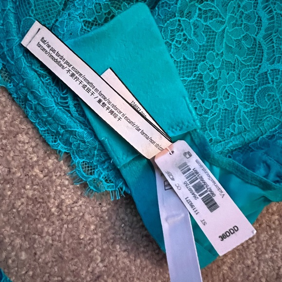 Victoria’s Secret Set! - Picture 3 of 3